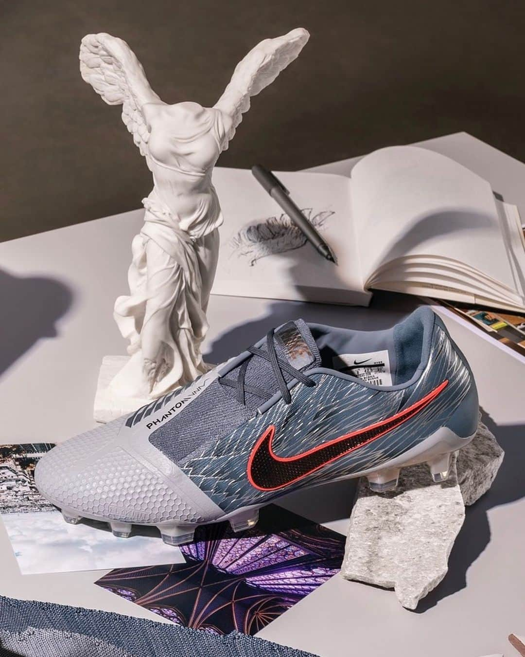 ナイキフットボールさんのインスタグラム写真 - (ナイキフットボールInstagram)「Play for victory. ⠀ The inspiration for this summer's boots could only come from the Greek Goddess of Victory herself, Nike. ⠀ #mercurial #nikephantom #nikefootball #nikesoccer #nike #football #soccer」7月2日 6時42分 - nikefootball