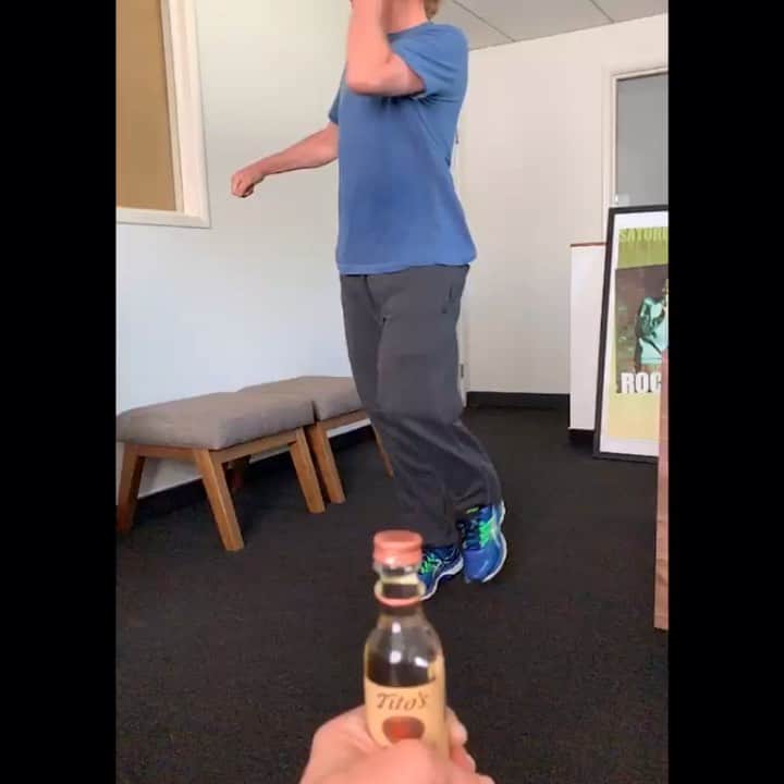 デヴィッド・スペードのインスタグラム：「Hi-ya! Try it with an airplane bottle @johnmayer. (Never took a class). I challenge @kingjames @kendalljenner and the yodel boy from Coachella 🤠. #bottlecapchallenge」