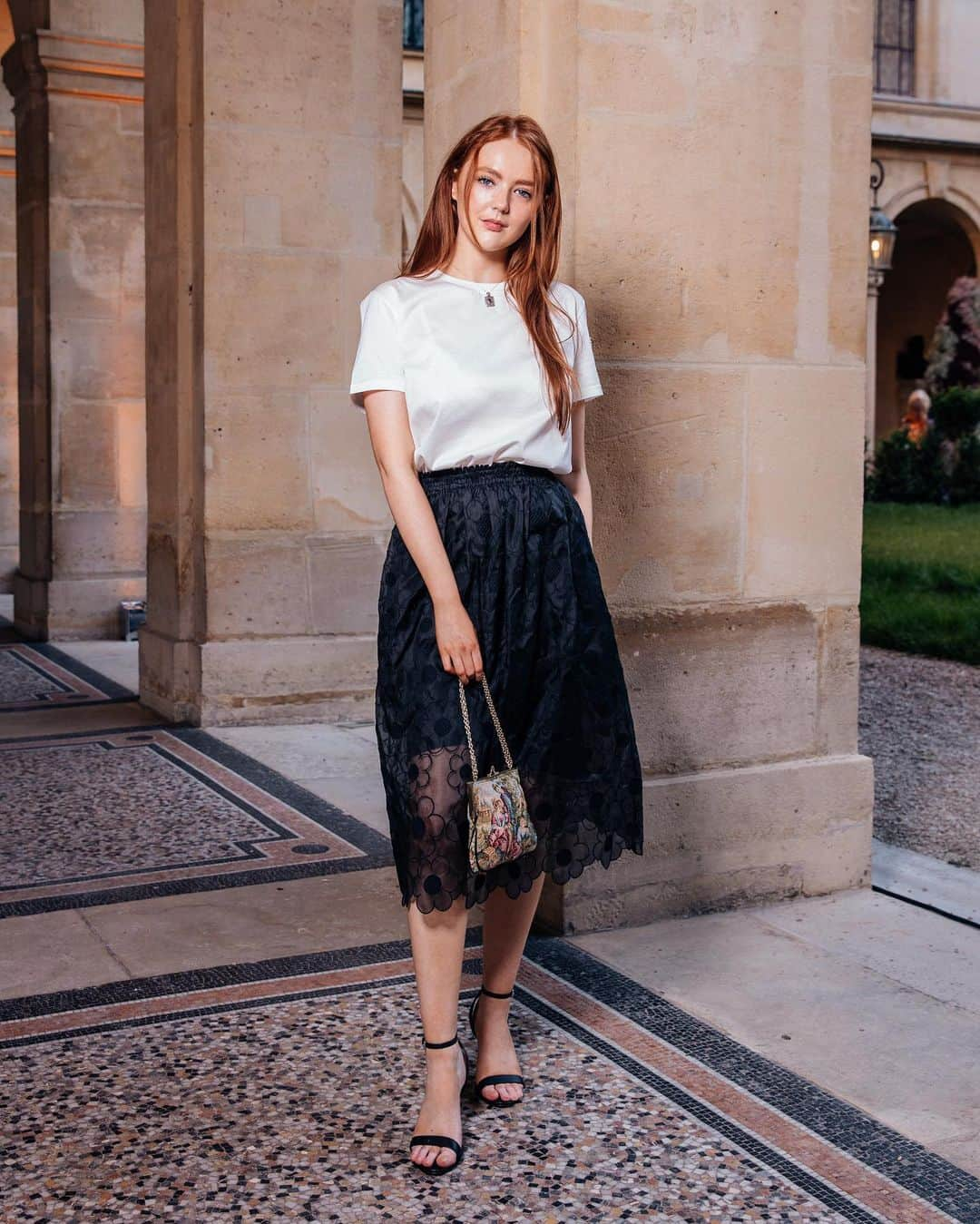 モンクレールさんのインスタグラム写真 - (モンクレールInstagram)「A Parisian gathering in an ancient courtyard as guests experience the romantic world of the new collection from #MONCLERSIMONEROCHA Collection.  _ #MONCLERGENIUS #Mytheresa @mytheresa.com @SimoneRocha_」7月2日 6時38分 - moncler