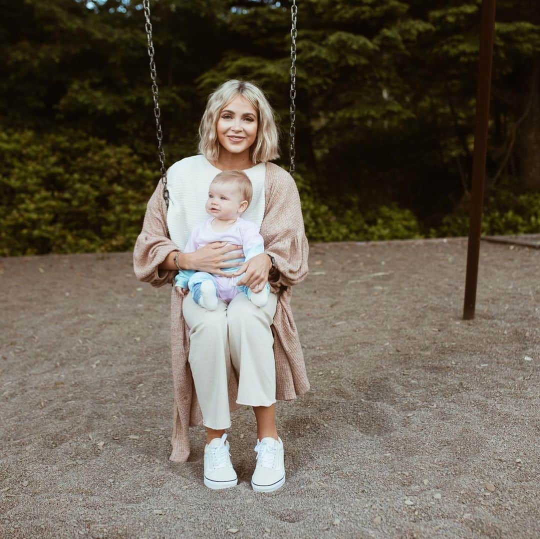 Cara Van Brocklinさんのインスタグラム写真 - (Cara Van BrocklinInstagram)「A few pics from last weeks blog post!! I need to find some old baby pics because Echo looks just like me as a baby in that first picture! 💗」7月2日 7時01分 - caraloren