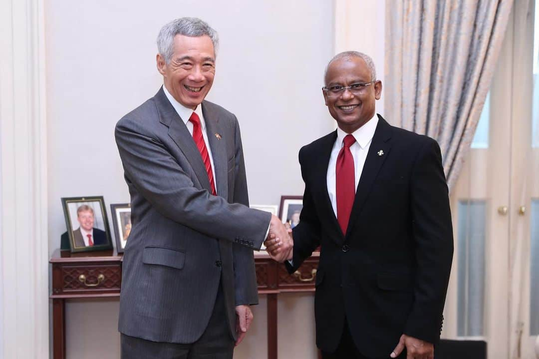 リー・シェンロンさんのインスタグラム写真 - (リー・シェンロンInstagram)「Had a good meeting with Maldivian President Ibrahim Mohamed Solih today, who is here on a State Visit at the invitation of President @halimahyacob. ⠀⠀⠀⠀⠀⠀⠀⠀⠀ Singapore and Maldives established diplomatic ties in 1975. We collaborate in many areas such as security, trade, and health. President Solih and I witnessed the signing of two MOUs today, which will improve our air links, and deepen cooperation between our foreign ministries. As fellow small island nations, Singapore looks forward to doing more with Maldives and strengthening our bilateral ties. 🇸🇬🇲🇻 – LHL ⠀⠀⠀⠀⠀⠀⠀⠀⠀ (MCI Photo by Fyrol)⠀⠀⠀⠀⠀⠀⠀⠀⠀」7月1日 22時06分 - leehsienloong