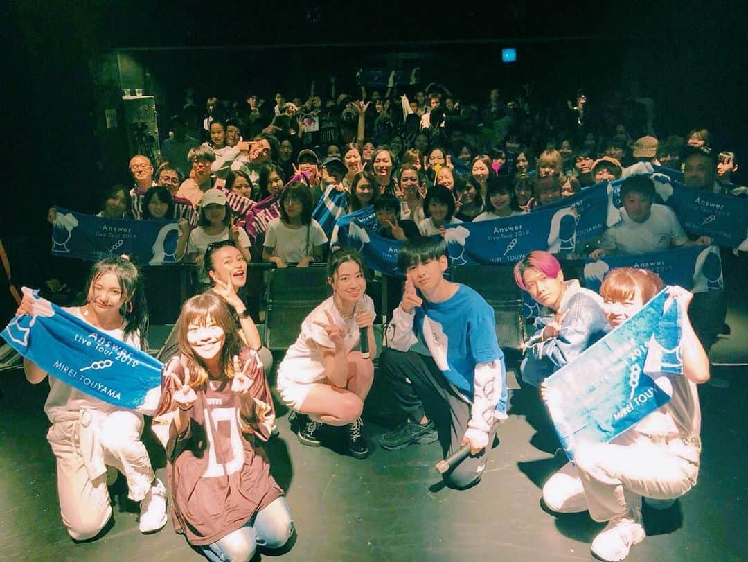 Asuka Fujimoriさんのインスタグラム写真 - (Asuka FujimoriInstagram)「當山みれい @touyamamirei  Live Tour 2019 " Answer " 東京、名古屋、大阪と三都市でのみれいちゃんにとって初となるワンマンツアーに携わらせて頂きました！ @touyamamirei ちゃんの思いがたっくさん詰まったひとつひとつの曲がライブに来てくださった皆様にもっともっと伝わるように大事に振り付けしました🎁💭💖 ㅤㅤㅤㅤㅤㅤㅤㅤㅤㅤㅤㅤㅤ 大好きなアーティストさんのバックアップを大好きな2人にしてもらえて幸せです♡ @rikakodance @sae12rapunzel19 本当にありがとう🌹💎✨ ㅤㅤㅤㅤㅤㅤㅤㅤㅤㅤㅤㅤㅤ これからも"當山みれい"のファンです💘 みれいちゃん、Rikako、Sae、ファンの皆様、関係者の皆様本当にありがとうございました🙏💎✨ #當山みれい #LiveTour2019 #Answer」7月1日 22時06分 - asuka_betty