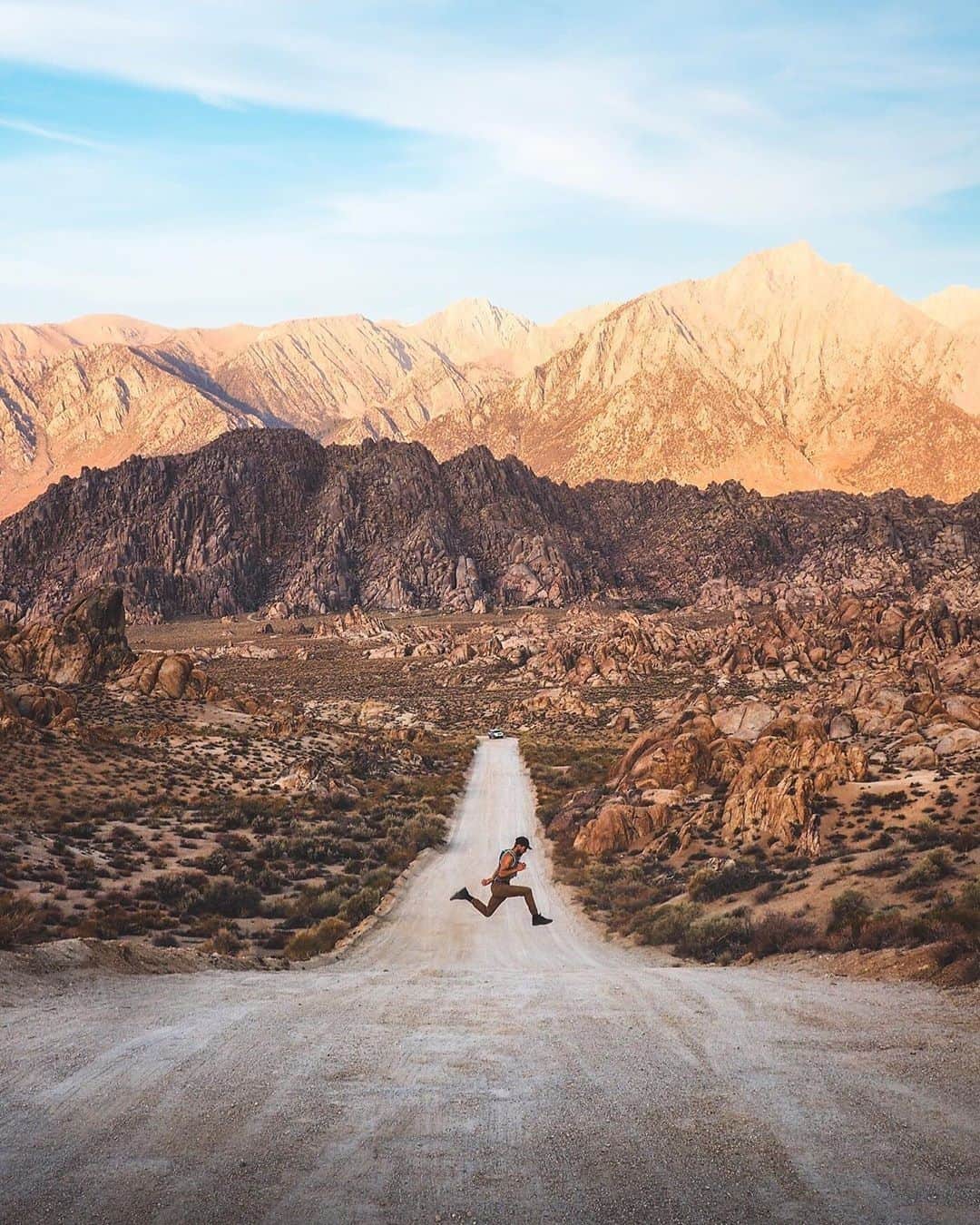 Visit The USAさんのインスタグラム写真 - (Visit The USAInstagram)「Fun fact: Alabama Hills was a favorite film location for classic old Hollywood cowboy movies, and we can see why! 🎬 📷: @j_kreiss #VisitTheUSA」7月1日 22時00分 - visittheusa