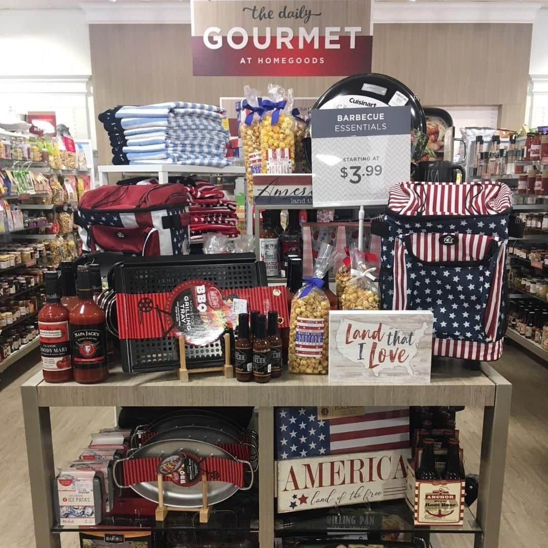 HomeGoodsさんのインスタグラム写真 - (HomeGoodsInstagram)「How are you celebrating the 4th of July? Whether you are grilling, swimming, or socializing, find something unexpected for any summer activity. Visit your local HomeGoods for incredible savings on everything red, white, and blue. #GoFinding」7月1日 22時00分 - homegoods