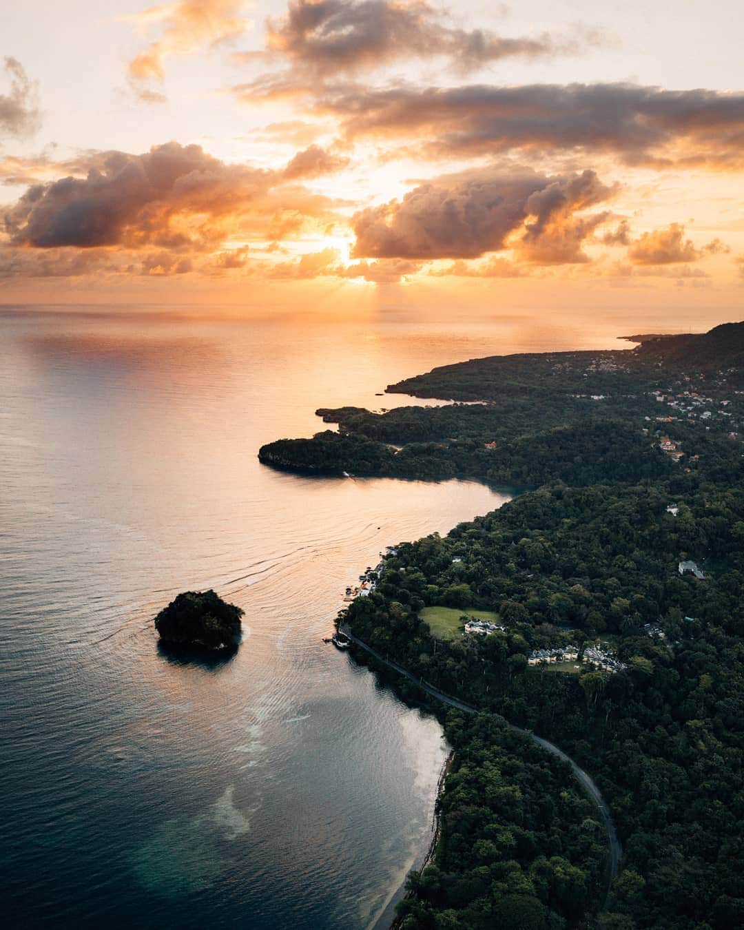BEAUTIFUL DESTINATIONSさんのインスタグラム写真 - (BEAUTIFUL DESTINATIONSInstagram)「Wake up to a breathtaking sunrise, bask on the beach, snap a pic of sunset, and do it all over again. Dreams become a reality when you're in Port Antonio, Jamaica. Comment below if you've been! #VisitJamaica (In partnership with @visitjamaica, 📷: @Loganlambert 📍: Port Antonio, #Jamaica)」7月1日 22時02分 - beautifuldestinations