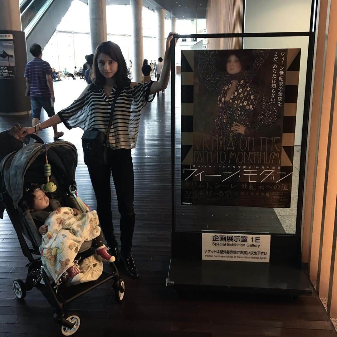 森岡朋奈さんのインスタグラム写真 - (森岡朋奈Instagram)「クリムトが好きで、上野のクリムト展と迷ったのだけど六本木の方へ。 やっぱり美術館いいね。 こうなってくると上野のほうも行きたくなったよね。  #ウィーンモダン展 #美術館 #新国立美術館 #クリムト」7月1日 22時04分 - morioka_tomona