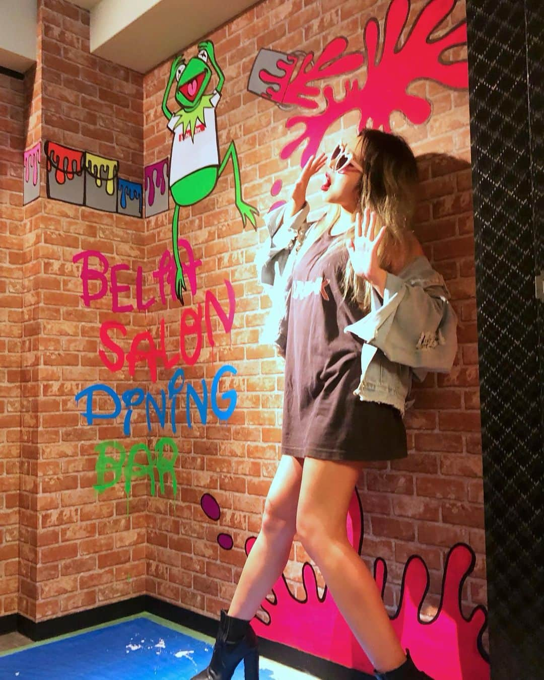 miniさんのインスタグラム写真 - (miniInstagram)「My ARt wORk✍️🎨 @belta_salon_nishiki 🐸💜👅🌈🧬🧿🧫 #myart #minilbreakart #myartwork #beltasalon #nagoya #wallpaint #wallart #graffiti #diningbar #kermit #painting #livepainting」7月1日 22時09分 - mini.stagram