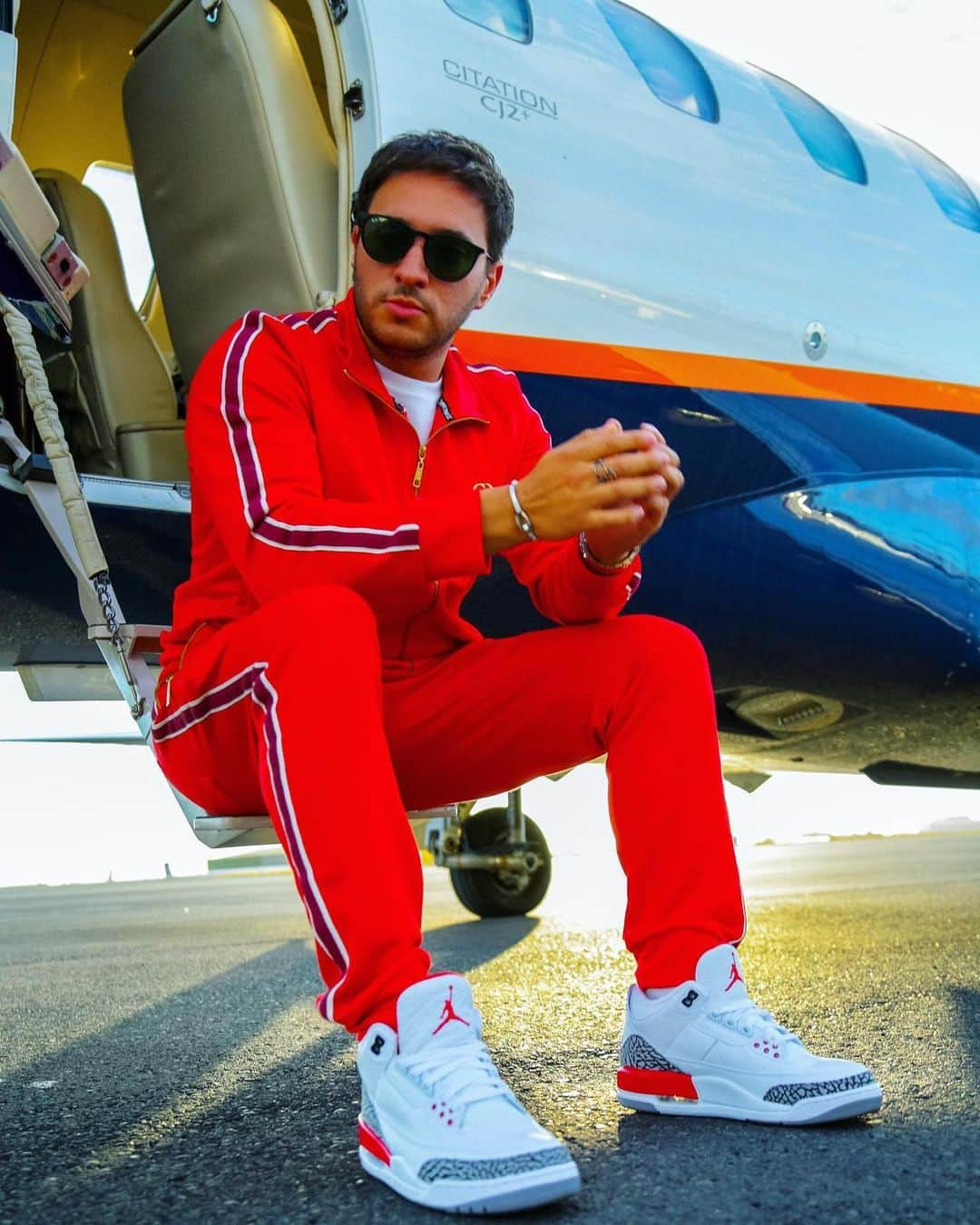 ジョナス・ブルーさんのインスタグラム写真 - (ジョナス・ブルーInstagram)「Airplane mode on ✈️ ✅」7月1日 22時14分 - jonasblue