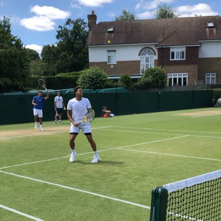 ジョー＝ウィルフリード・ツォンガのインスタグラム：「Smash the ball again ! 💥🎾 #wimbledon #tsongateam」