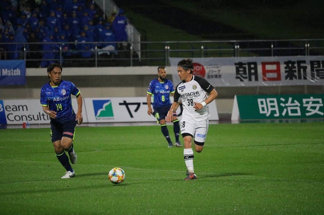 菊池大介のインスタグラム：「勝利！！ 雨の中山形まで来てくれたレイソルサポーターと勝利のフェスタできて良かったです✨✨ 天皇杯、リーグ戦と続きますが引き続き熱いサポートよろしくお願いします‼️ #DaisukeKikuchi #菊池大介 #reysol #柏レイソル #モンテディオ山形 #アンダーアーマー #UA #football  #soccer  #サッカー  #2019」