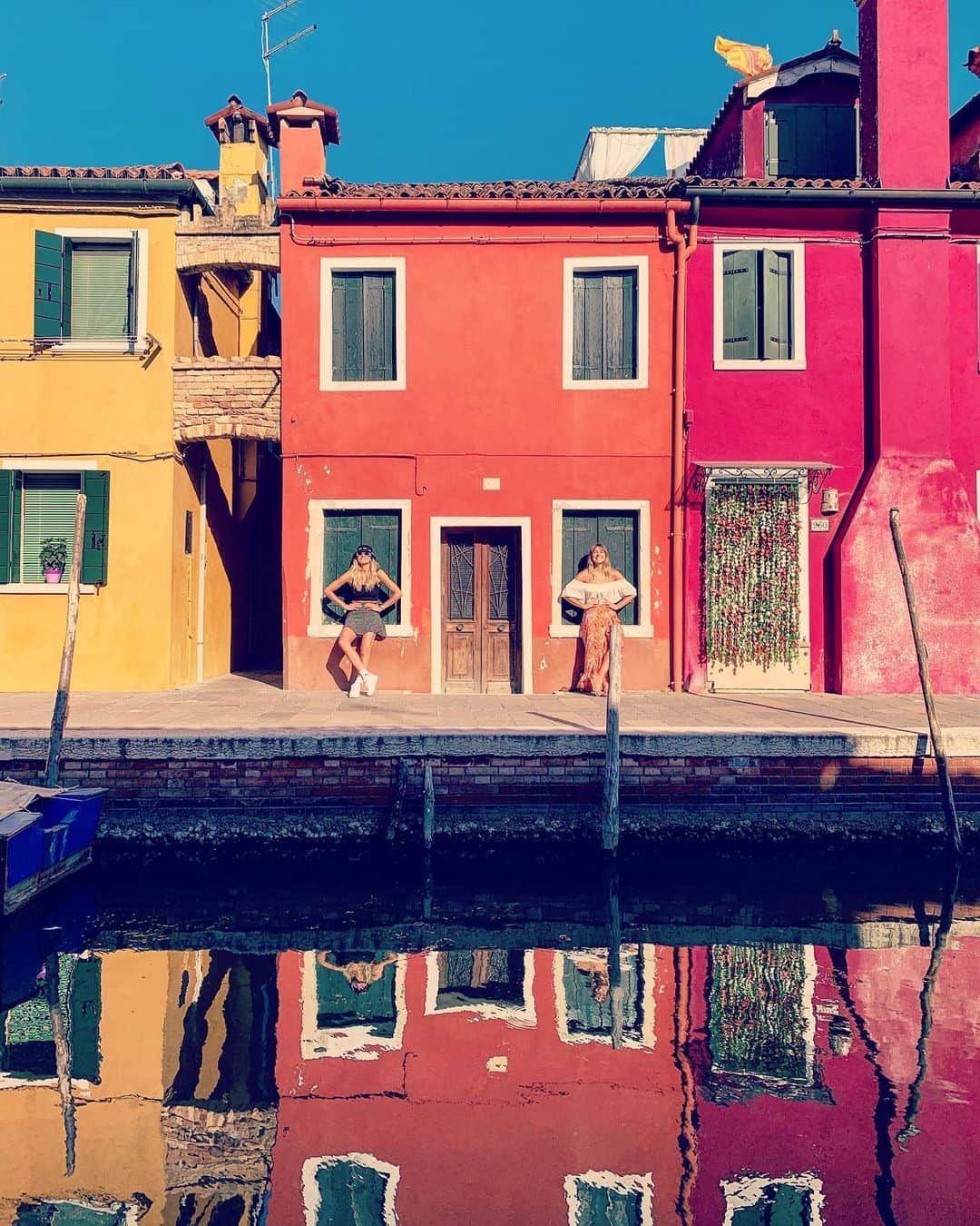 アシュリー・ハートさんのインスタグラム写真 - (アシュリー・ハートInstagram)「Bib and Bob in Burano! . 📸 @jameskirkham」7月1日 22時25分 - ashleyhart