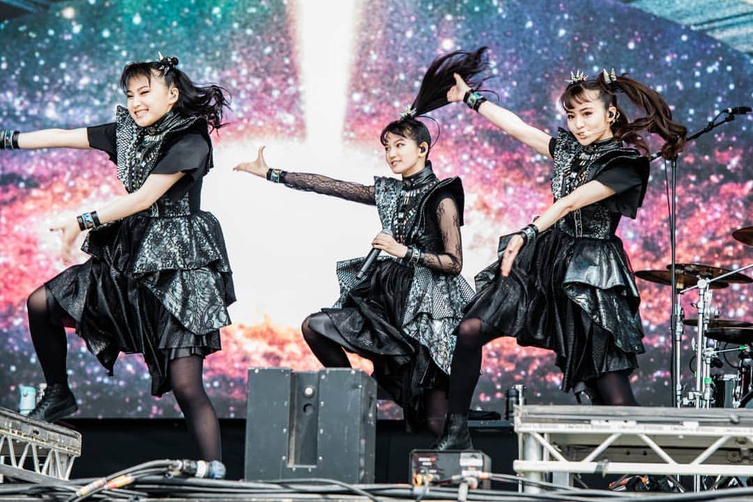 鞘師里保さんのインスタグラム写真 - (鞘師里保Instagram)「🤟 --; #sayashiriho #鞘師里保  #BABYMETAL」7月1日 22時25分 - sayashiriho_