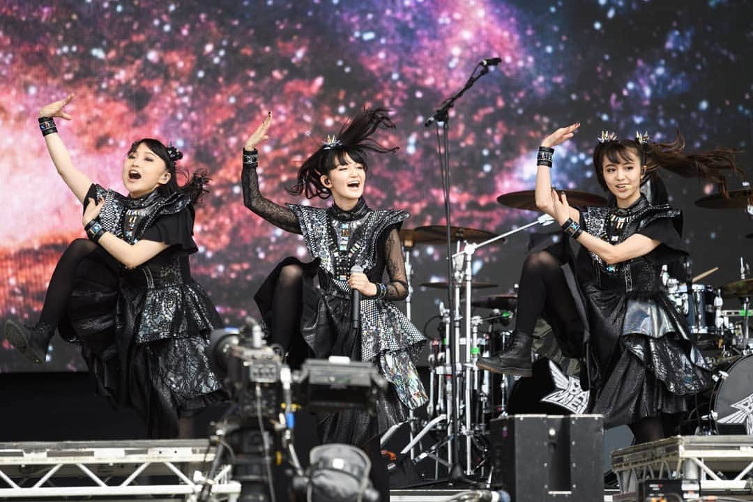 鞘師里保さんのインスタグラム写真 - (鞘師里保Instagram)「🤟 --; #sayashiriho #鞘師里保  #BABYMETAL」7月1日 22時25分 - sayashiriho_