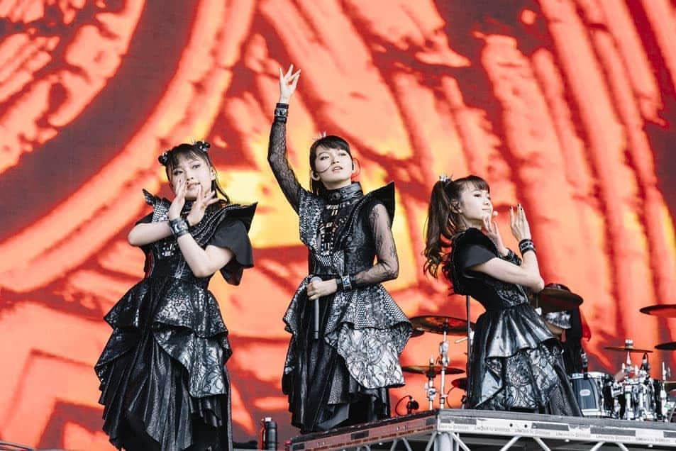 鞘師里保さんのインスタグラム写真 - (鞘師里保Instagram)「🤟 --; #sayashiriho #鞘師里保  #BABYMETAL」7月1日 22時25分 - sayashiriho_