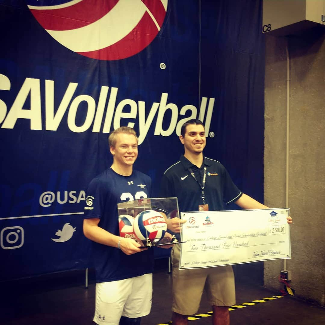 USA Volleyballさんのインスタグラム写真 - (USA VolleyballInstagram)「📣 Joey Hermes of Houston Volleyball Academy won a scholarship from Team Travel Source for his essay about dealing with bullying. --- 📺 Watch the Boys Junior National Championships online! 🔗 In our bio.」7月1日 22時25分 - usavolleyball