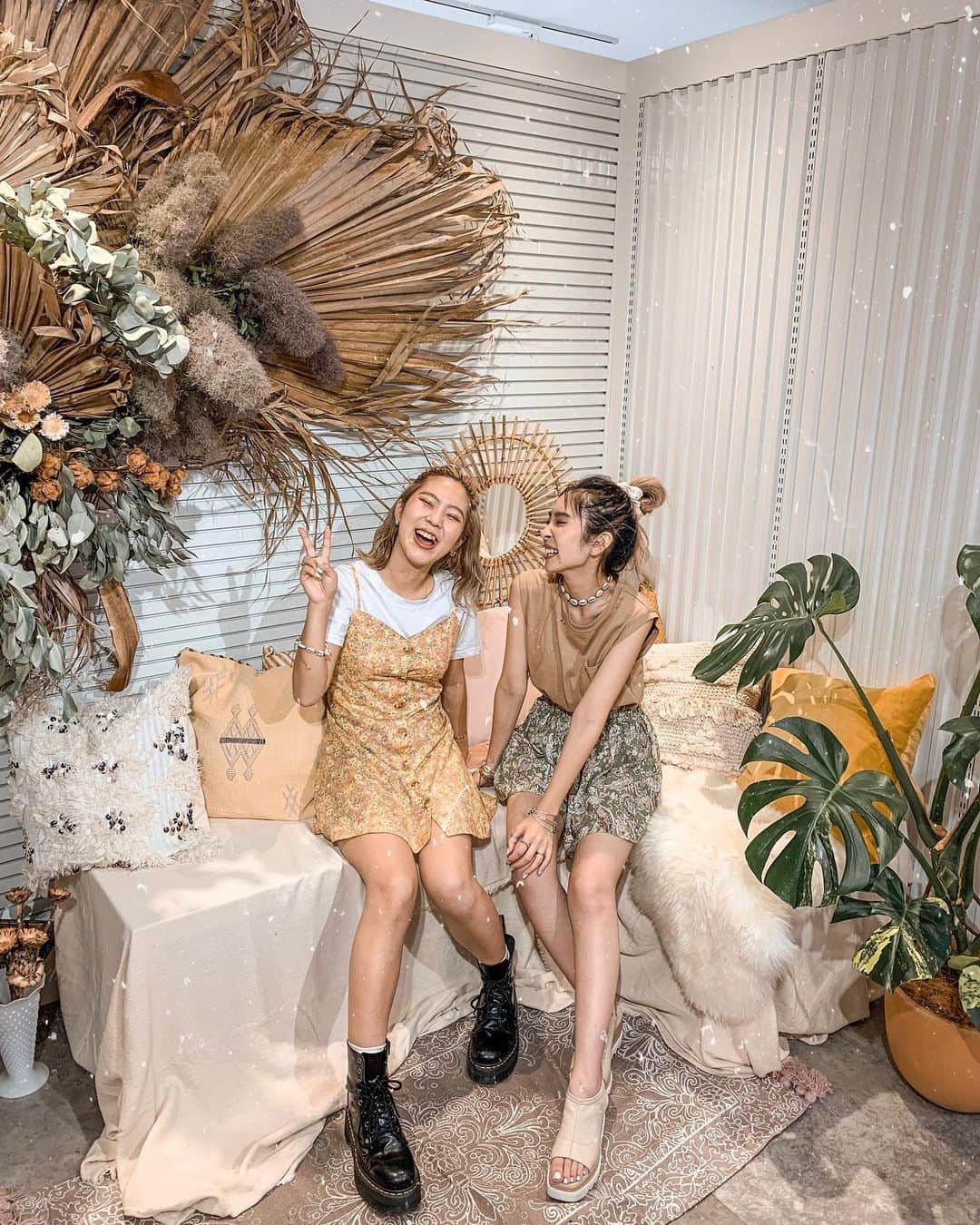 marinmatsuzakiのインスタグラム：「LILPOLGY1993﻿ 1st anniversary🌻✨✨✨﻿ ﻿ 1年前のドキドキやワクワクが﻿ 今も鮮明に引き継がれててAnjuの世界観が﻿ 私含め たくさんの方を魅了してる🥰﻿ ﻿ Anjuのこの ニパーッ！！！って笑顔を﻿ これからも側で見守っていきたいなと思います💓﻿ ﻿ ﻿ 語るとつい長くなってしまうので﻿ この辺で。🤫✨💓﻿ ﻿ ﻿ @_babyanju_  心からおめでとう🌼これからもよろしくね🦋 ﻿ #lilpolgy1993 ﻿ #1stanniversary」