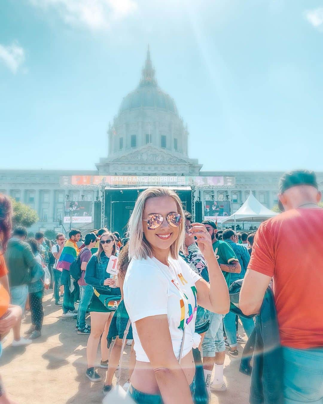 マリヤ・コロレバさんのインスタグラム写真 - (マリヤ・コロレバInstagram)「They say life isn’t all rainbows and smiles but I went to #Pride and that’s pretty much all it was 🌈😆 Reminding myself this week to smile more and complain less 🙃 ♥ ♥ ♥ ♥ ♥ #sfpride #sfpride2019 #loveislove #smile #blogger #teamusa #sanfrancisco #positivemindset #positivity #olympian #olympics」7月1日 22時41分 - mkoroleva