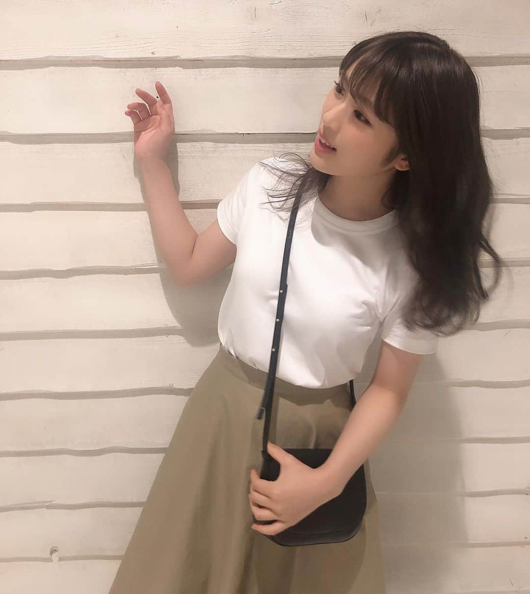 渋谷凪咲さんのインスタグラム写真 - (渋谷凪咲Instagram)「今日の私服は #ユニクロ です❤️ . . このTシャツ大好き！ . 3色くらい買っちゃいました☺️笑 白と黒とベージュっぽいのっ♪ . . 何にでも合うから、何にでも合わせよ〜っと♪笑 . . #ユニクロコーデ #uniqlo #ootd #シンプルコーデ」7月1日 22時34分 - nagisa_nikoniko