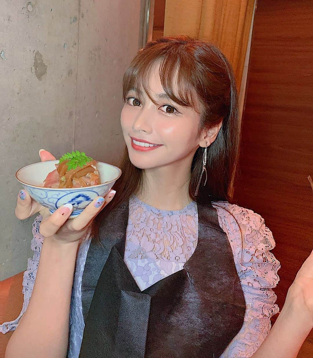 得あゆさんのインスタグラム写真 - (得あゆInstagram)「女子肉会🍖❤️👉🏻👉🏻👉🏻 3枚目の動画音ありでみてね。笑 ・ うしごろ西麻布店で 女4人で焼肉会してきたよ🍖 @ammymzk0926 ちゃん 誘ってくれてありがとう🤗🔥 メンバーは @recal.jp @momoe_0406 ・ うしごろはすごい大好きなお店❤️ どのお肉も本当に美味しくて 幸せだった🍖🥺✨✨✨ ・ ・ ・ ・ ・ ・ ・ ・ ・ #うしごろ#焼肉#肉#yakiniku#お肉#ディナー#夜ごはん#ヘルシー#ダイエット#食べ歩き#グルメ#女子会#ご飯#インスタ映え#カメラ女子#お洒落#東京#アクセサリー#ヘアアレンジ#ヘアスタイル#スタイル#大人女子#メイク#食べるの大好き#gourmet#meat#diet#dinner#japanesegirl#japanesefood」7月1日 22時37分 - tokuayu819