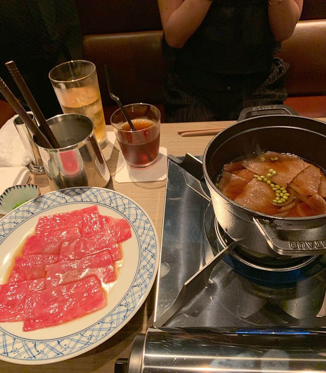 得あゆさんのインスタグラム写真 - (得あゆInstagram)「女子肉会🍖❤️👉🏻👉🏻👉🏻 3枚目の動画音ありでみてね。笑 ・ うしごろ西麻布店で 女4人で焼肉会してきたよ🍖 @ammymzk0926 ちゃん 誘ってくれてありがとう🤗🔥 メンバーは @recal.jp @momoe_0406 ・ うしごろはすごい大好きなお店❤️ どのお肉も本当に美味しくて 幸せだった🍖🥺✨✨✨ ・ ・ ・ ・ ・ ・ ・ ・ ・ #うしごろ#焼肉#肉#yakiniku#お肉#ディナー#夜ごはん#ヘルシー#ダイエット#食べ歩き#グルメ#女子会#ご飯#インスタ映え#カメラ女子#お洒落#東京#アクセサリー#ヘアアレンジ#ヘアスタイル#スタイル#大人女子#メイク#食べるの大好き#gourmet#meat#diet#dinner#japanesegirl#japanesefood」7月1日 22時37分 - tokuayu819