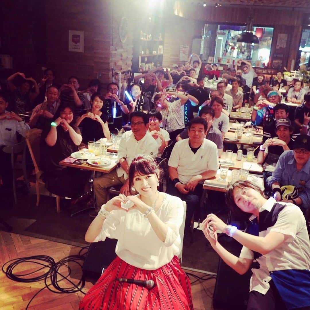 宇徳敬子さんのインスタグラム写真 - (宇徳敬子Instagram)「カフェライヴツアー博多公演 ❣️ #地元九州 で盛り上がって🥰 #雨 の日もポジティヴ な空間と時間🍀 本当にずーっと待っていて下さった 皆さまと心温まる至福の時を過ごして 💞✨💕✨💕✨💕✨💕✨💕✨💕✨💕✨💞 ❤️🧡💛💚💙💜❤️🧡💛💚💙💜❤️🧡💛💚💙💜❤️🧡💛💚💙💜❤️🧡💛💚💙💜❤️🧡💛💚 最高の笑顔に出逢えて本当に幸せ😍 #令和元年 は最高に素晴らしい奇跡の連続です🌈#令和 元年 6月30日🌈 お越し下さった皆さまとのメモリーを 私、#UK 視点で #動画 を〜〜 お約束した通り…期間限定記念に #ハッピーポイントアップ ⤴️を お返ししますね💞💫 #イイね 👍 みつけられますように🙏素敵な感想を聞かせてね💕 #満員御礼 💝㊗️💝 素晴らしい愛をありがとう💘 #love #宇徳敬子 🎤 @utoku_keiko  #ukok 🎶 #オバタコウジ On  your  side🎸📀 @obt_gt  @brooklyn_parlor_hakata #brooklynparlorhakata  #soldout  #感謝  #博多  #cafe #live  #instagram  #ukfamily  #happy  #thankyou  #25th #anniversary」7月1日 22時43分 - utoku_keiko_official