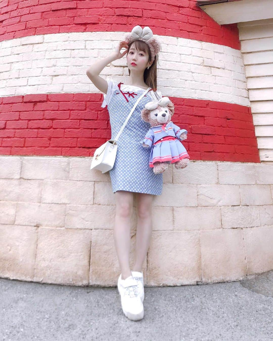 大谷映美里さんのインスタグラム写真 - (大谷映美里Instagram)「🧸💘🧸💘 ㅤㅤㅤㅤㅤㅤㅤㅤㅤㅤㅤㅤㅤ #シェリーメイコーデ ♡ ㅤㅤㅤㅤㅤㅤㅤㅤㅤㅤㅤㅤㅤ ワンピ #epine  ブラウス #snidel (何年か前のものです！) スニーカー #bershka  バッグ #gu  リング #liquem イヤリング #whoswhochico  ㅤㅤㅤㅤㅤㅤㅤㅤㅤㅤㅤㅤㅤ Want you!Want you! 衣装のシェリーメイちゃんは 生誕委員さんから頂きました〜！かわいい〜💕 ㅤㅤㅤㅤㅤㅤㅤㅤㅤㅤㅤㅤㅤ #ディズニーシー #みりにゃ服」7月1日 22時45分 - otani_emiri