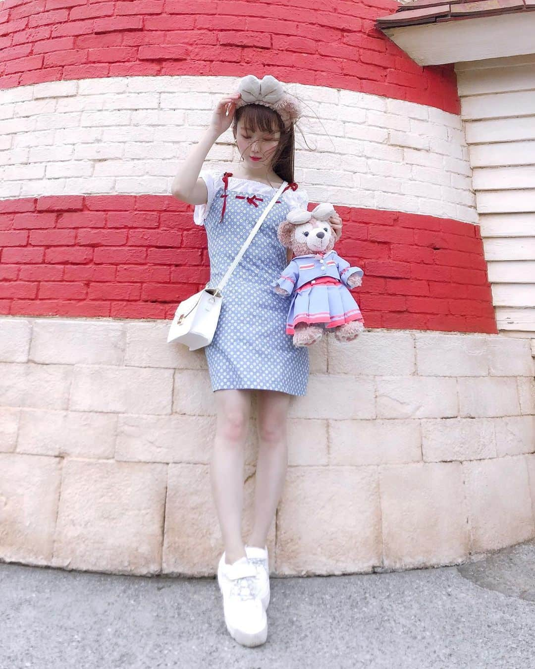 大谷映美里さんのインスタグラム写真 - (大谷映美里Instagram)「🧸💘🧸💘 ㅤㅤㅤㅤㅤㅤㅤㅤㅤㅤㅤㅤㅤ #シェリーメイコーデ ♡ ㅤㅤㅤㅤㅤㅤㅤㅤㅤㅤㅤㅤㅤ ワンピ #epine  ブラウス #snidel (何年か前のものです！) スニーカー #bershka  バッグ #gu  リング #liquem イヤリング #whoswhochico  ㅤㅤㅤㅤㅤㅤㅤㅤㅤㅤㅤㅤㅤ Want you!Want you! 衣装のシェリーメイちゃんは 生誕委員さんから頂きました〜！かわいい〜💕 ㅤㅤㅤㅤㅤㅤㅤㅤㅤㅤㅤㅤㅤ #ディズニーシー #みりにゃ服」7月1日 22時45分 - otani_emiri