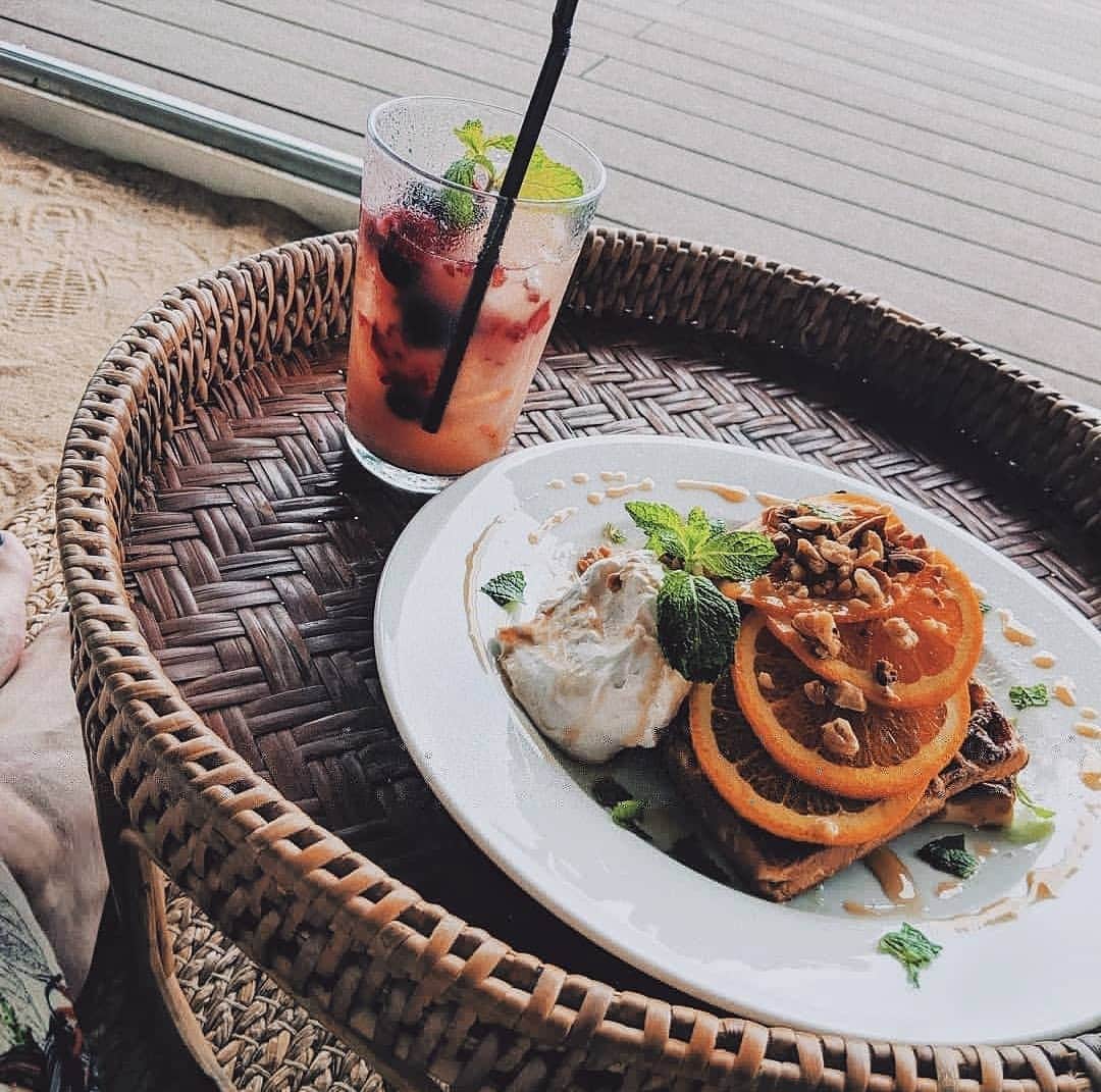 Lisaのインスタグラム：「. 沖縄で食べたものたち🤤❤ . とりあえず海ぶどうを食べたこと無かったん ですが完璧にハマってしまい毎回頼んでました。笑 . やっぱり忘れられないのは まつもとのアグー豚しゃぶしゃぶ😭 運良く予約取れて行けました。 沖縄行ったら必ず行くことにします🙏🏻❤ #沖縄#沖縄グルメ#カフェ#アグー豚しゃぶしゃぶ#海ぶどう#沖縄そば#ステーキ#マンゴー#美味しいものいっぱい#okinawa#yummy#food#instamag#instafood#cafe#instagood#instalove」