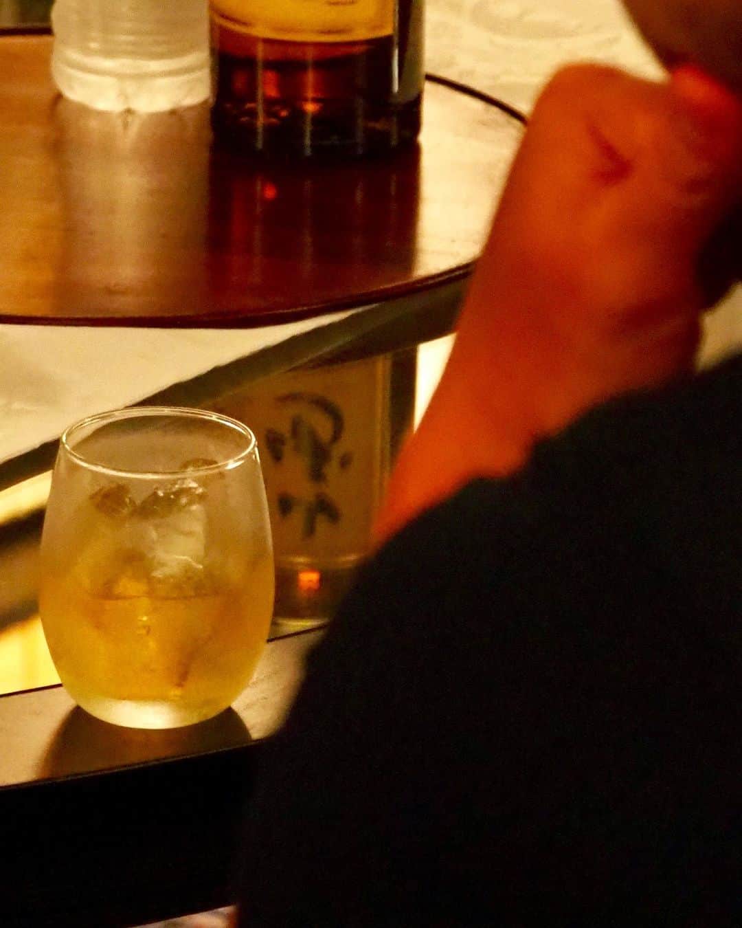 藤巻亮太さんのインスタグラム写真 - (藤巻亮太Instagram)「. 紀尾井が終わり数日が経ち、今宵は七月一日。  久しぶりに色々なことを深く語り合う  友と酌み交わすウィスキーが美味い。  いや、本当に美味いな。 （亮太）」7月1日 22時54分 - ryota_fujimaki