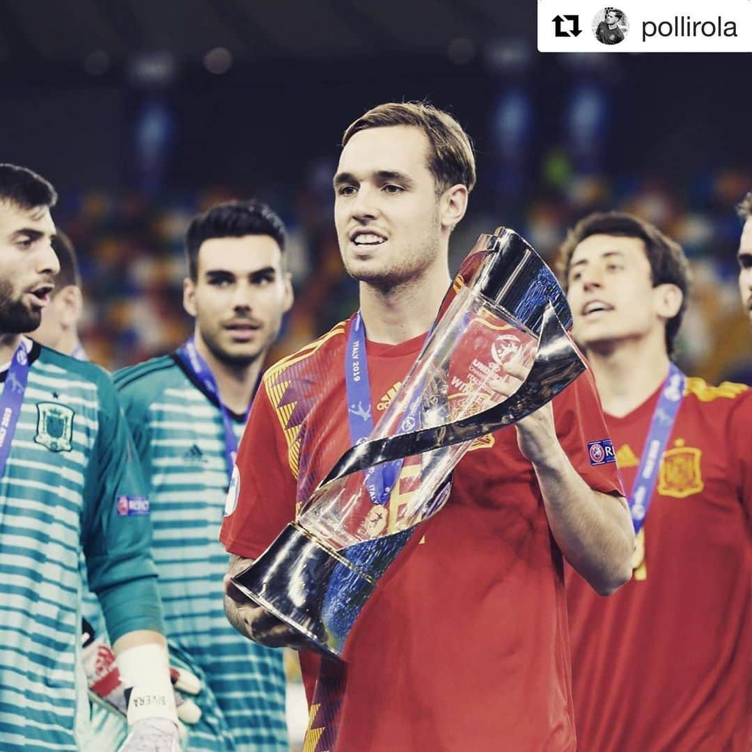 USサッスオーロ・カルチョさんのインスタグラム写真 - (USサッスオーロ・カルチョInstagram)「Il difensore neroverde Pol #Lirola campione d’Europa con la Spagna #Under21 🖤💚🖤💚 #ForzaSasol ・・・ #Repost @pollirola ・・・ CAMPEONES DE EUROPA 🏆🇪🇸 #U21EURO」7月1日 22時58分 - sassuolocalcio