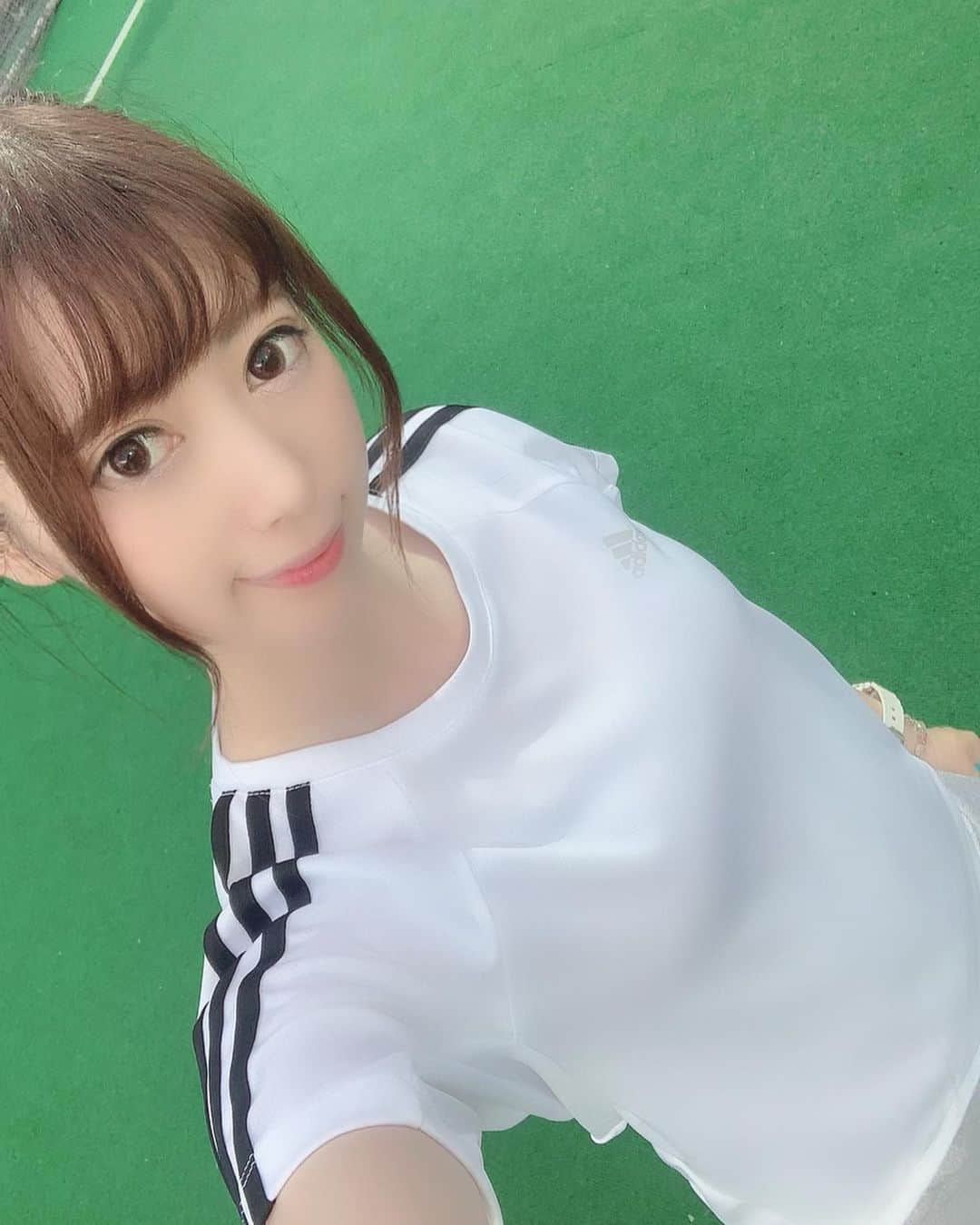 安森彩那さんのインスタグラム写真 - (安森彩那Instagram)「6月最後の日はニコハピ個サルンティ！day!でした◡̈⃝︎⋆︎* 雨天の心配があったけど、ぬーsun太陽 晴れました🌞 いや、みんなのニコハピルンティな気持ちが天に届いたんやな！ 無事に決行⚽️✨ 会場に着くとみんな来てくれてて感動した🥺✨ ‪- - - - - - - - - - - - - - - - - ✄‬ 5チームに別れて、Team2になり、はじめましての方もいて最初はぎこちなかったけど、時間の合間にチームでパス練やシュート練をしていくうちに絆も深まり、後半はニコハピルンティ円陣も組むくらいチームワークが良くなりました！ パスがよくわたるようになり、安森2点ゴールを決めることができました！ 皆さんのおかげ！✨ゴール決めたら5秒以内にハイタッチするルールも追加されそれがさらにチームワークを高めた気がする𓀠𓀠あくまでみんなで楽しく交流会を深めようっていう会なのでトーナメントにはしてないんだけど、最後のゲームはめっちゃ熱いゲームになった♥ ‪- - - - - - - - - - - - - - - - - ✄‬ ハーフタイム(休憩)では、肉じゃがをおもてなし。しのはおにぎり、ほのはサンドイッチ✨みんな‘おいしい ’て言って食べてくれて嬉しかった♥でも人数分作れなかったのが悔やまれる。。推し以外にもチームの皆さんにも食べて欲しかった🥺 ‪- - - - - - - - - - - - - - - - - ✄‬ 終わってからも皆様からの反響もあったので、恒例にしていきたいと思いました😋⭐️これも、この場所を提供して頂いたフットサル台場のスタッフの皆様、今回出演して頂いた、ほの、しの、森詩ちゃん、ちゃんかな、参加して頂いたファンの皆様のおかげです◡̈⃝︎⋆︎*集まらなかったらできなかったイベントやけんね！そしてせっかく出逢えたので、これを機に是非みんなのことも応援して頂けたら幸いです(⁎˃ᴗ˂⁎) これからも定期的に開催したいと思います◡̈⃝︎⋆︎*その時はまた是非ご参加くださいね！来れなかった方もお待ちしてます！ 足元の悪い中本当にありがとうございました！ただいま絶賛筋肉痛w皆さんも体をほぐしてゆっくり休んでくださいね！！ ‪- - - - - - - - - - - - - - - - - ✄‬ 【お知らせ⠀】 2019年7月19日(金) AYANA BIRTHDAY FESTIVAL ‘ ぬー31(さんじゅういち)’ やっちゃうよ⑅︎◡̈︎*リアル誕生日にみんなと過ごせるなんてニコハピルンティ～！ ‪- - - - - - - - - - - - - - - - - ✄‬ 場所:渋谷WOMB(ラウンジ1F) 開場:18:00.開演18:30 ticket:￥3500- (1D付き) Livepocketにて販売中(プロフィールにURL貼り付けてるのでそこから購入できます) https://t.livepocket.jp/e/ayana_yasumori ‪- - - - - - - - - - - - - - - - - ✄‬ 一緒にお祝いしてくれるニコハピちゃんは まーこ、ういちん(根本羽衣)、みぽりん(小嶋未帆)、しの(東雲しの)、ほの(楠ほのか)、くるみん(木内くるみ)、舞生さん、(西尾舞生)、りな、(鏑木梨奈)です⑅︎◡̈︎* 嬉しい🥺 プレゼントもなにもいらないのです！ただ来てくれるだけでそれが最高のプレゼントになるので是非その日、いや数時間を一緒に過ごしてください( ᵒ̴̶̷᷄௰ᵒ̴̶̷᷅ )♥ 人生1度っきりの31(サーティーワン)、ニコハピシアワセルンティな生誕祭となりますように……⑅︎◡̈︎* 数量限定グッズも販売予定。お楽しみに！！ ‪- - - - - - - - - - - - - - - - - ✄‬ #スポーツ #フットサル #個サル #東京 #tokyo #japan #sports #futsal #大江戸温泉物語  #onsen #ニコハピルンティ」7月1日 23時08分 - ayana.y_official