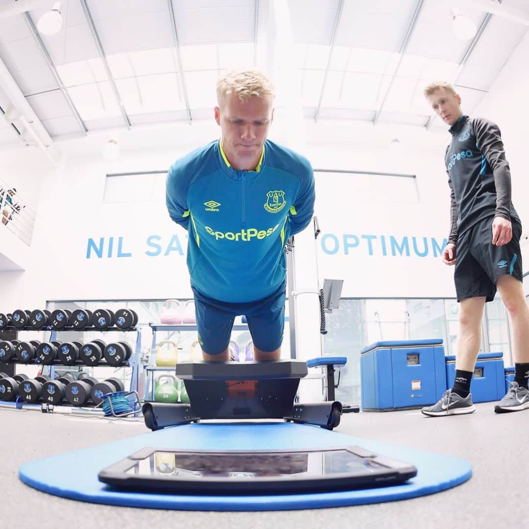 エヴァートンFCさんのインスタグラム写真 - (エヴァートンFCInstagram)「The hard work starts here! 💪😅 • • • #everton #efc #coyb #blues #toffees #preseason #firstday #training #premierleague #pl」7月1日 23時00分 - everton