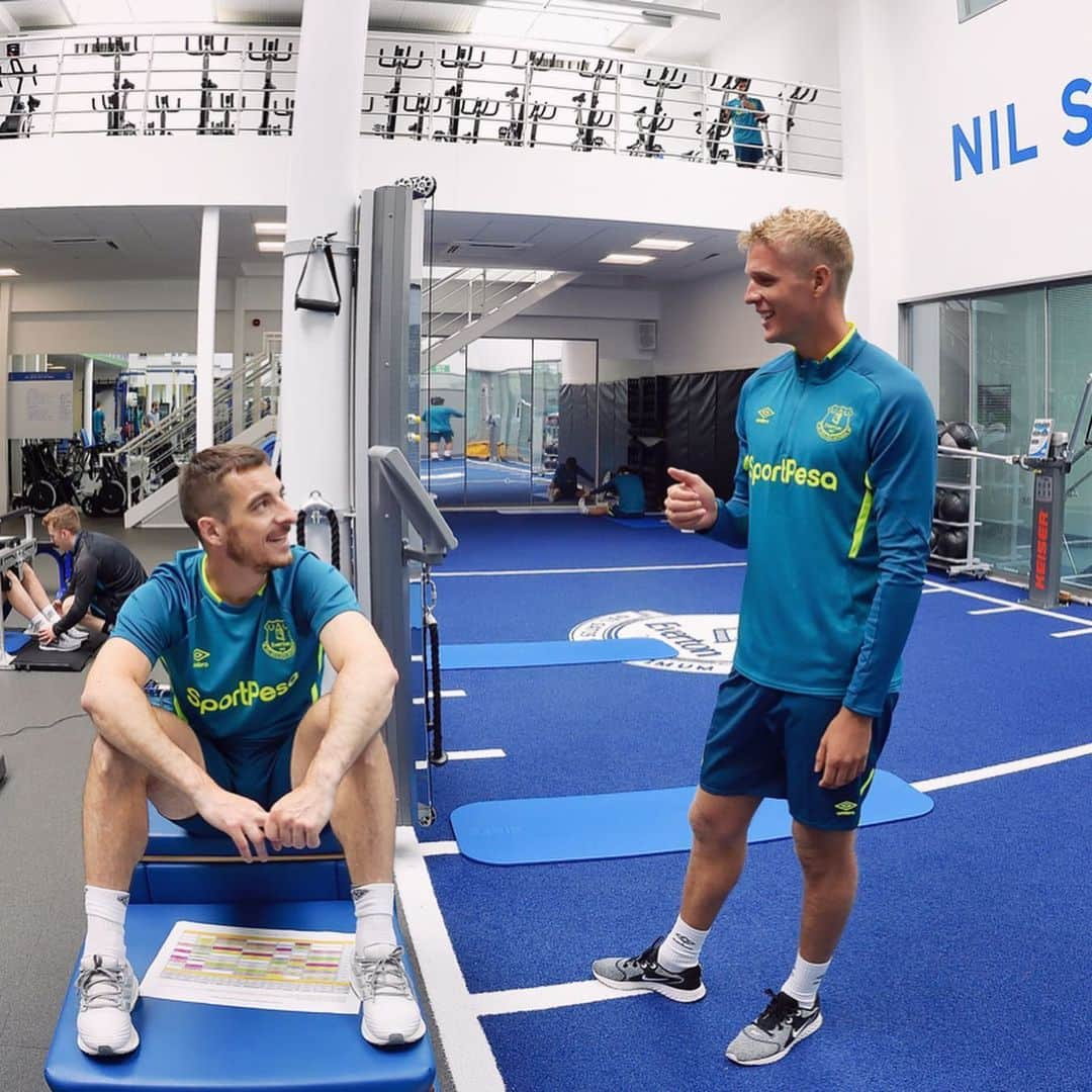 エヴァートンFCさんのインスタグラム写真 - (エヴァートンFCInstagram)「The hard work starts here! 💪😅 • • • #everton #efc #coyb #blues #toffees #preseason #firstday #training #premierleague #pl」7月1日 23時00分 - everton