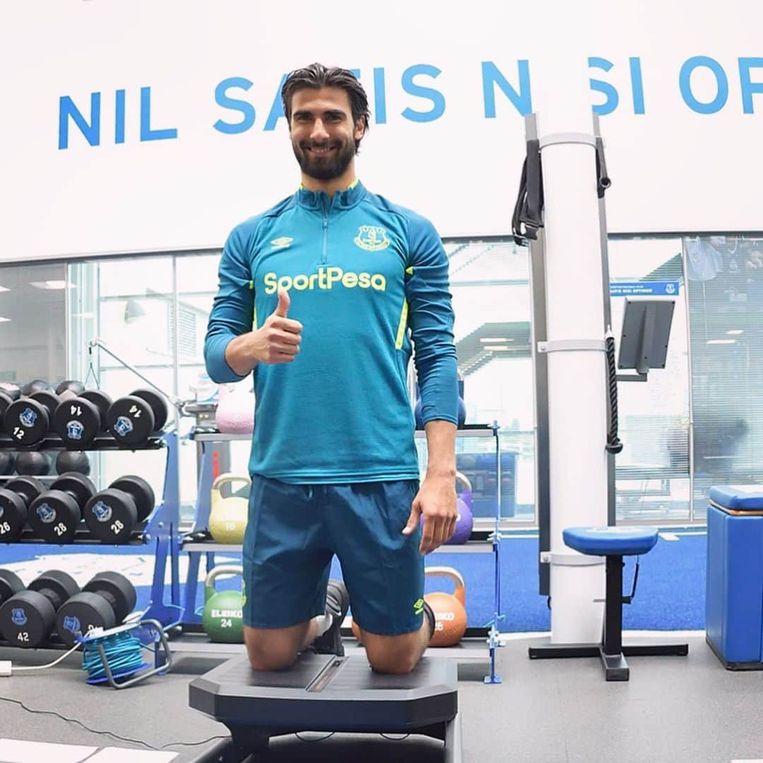 エヴァートンFCさんのインスタグラム写真 - (エヴァートンFCInstagram)「The hard work starts here! 💪😅 • • • #everton #efc #coyb #blues #toffees #preseason #firstday #training #premierleague #pl」7月1日 23時00分 - everton