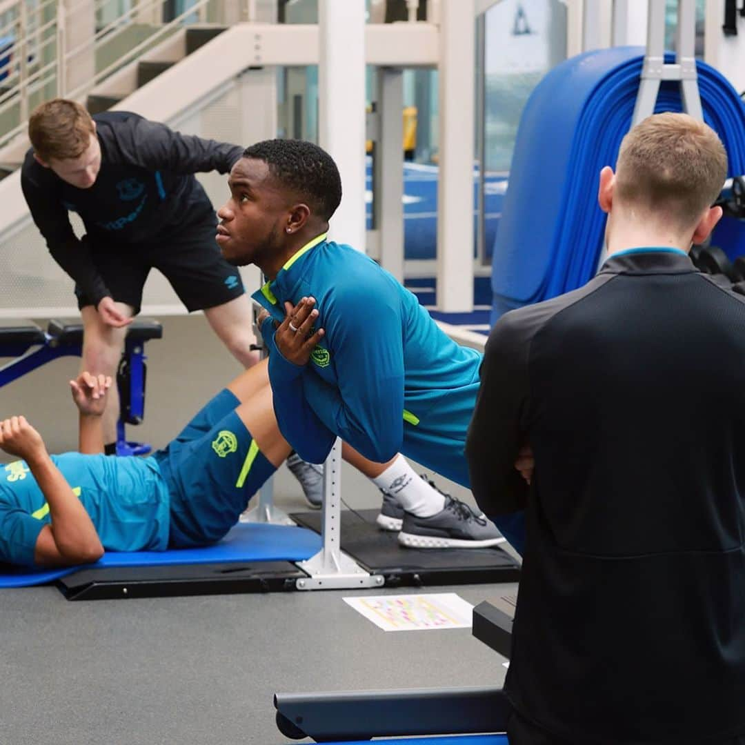 エヴァートンFCさんのインスタグラム写真 - (エヴァートンFCInstagram)「The hard work starts here! 💪😅 • • • #everton #efc #coyb #blues #toffees #preseason #firstday #training #premierleague #pl」7月1日 23時00分 - everton