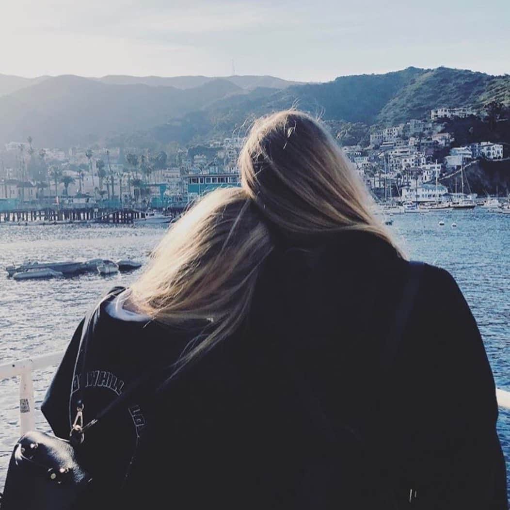 アビー・チャンピオンのインスタグラム：「happy birthday sister ♥️ I’m so incredibly blessed to have you in my life. You understand me more than anyone ever has and always are there for me whenever I need you. I would have never been able to move away from home if it wasn’t for you and all the support and love you gave me every single day. I am so thankful for our friendship because you are the kindest person I know. You always think of others and I feel so at home and comfortable whenever I’m with you. Have a wonderful birthday ✨u are a LOVED!!! ❤️❤️❤️❤️❤️」