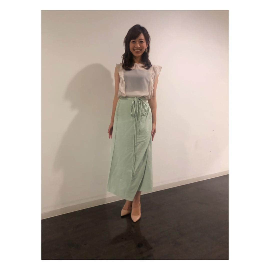 伊藤舞さんのインスタグラム写真 - (伊藤舞Instagram)「🌈 6月29日OA分の衣装です。 . tops&skirt ⇨#doudou . . #衣装 #ガンバナ #頑張るキミに花束を #みなさんからの #コメント #とっても嬉しかったです #ありがとうございます  #😭 #✨」7月1日 23時06分 - maiito_fbs