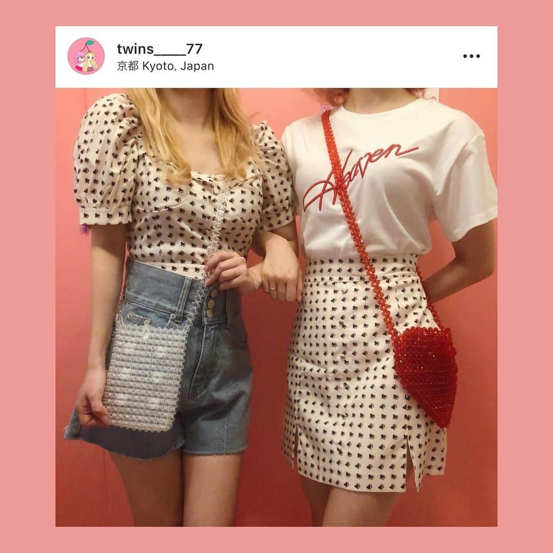 bis_web bis [ビス] さんのインスタグラム写真 - (bis_web bis [ビス] Instagram)「﻿ July 1,  Monday﻿ ﻿ ﻿ 🍒﻿ ﻿ ﻿ 差し色は パキッと映える "赤" が気になる！﻿ ﻿ ファッションだけでなく、﻿ ヘアカラー、ネイルに取り入れてる子も❤️﻿ ﻿ ﻿ おしゃれな女の子の赤の使い方をチェックして！💕﻿ ﻿ ﻿ ﻿ #赤﻿ #red #cherry #🍒 #差し色 #赤色 #スカート #韓国 #古着 #シューズ #花柄 #韓国ファッション #モデル #トレンド #bis_web」7月1日 23時17分 - bis_web