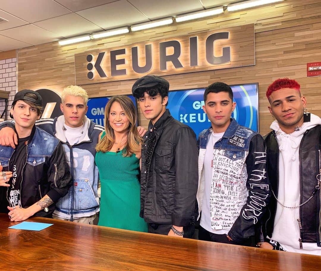 Good Morning Americaさんのインスタグラム写真 - (Good Morning AmericaInstagram)「@ginger_zee fits right in with @cncomusic, don’t you think? These guys just had their U.S. television debut on GMA and nailed it! 🙌」7月1日 23時26分 - goodmorningamerica