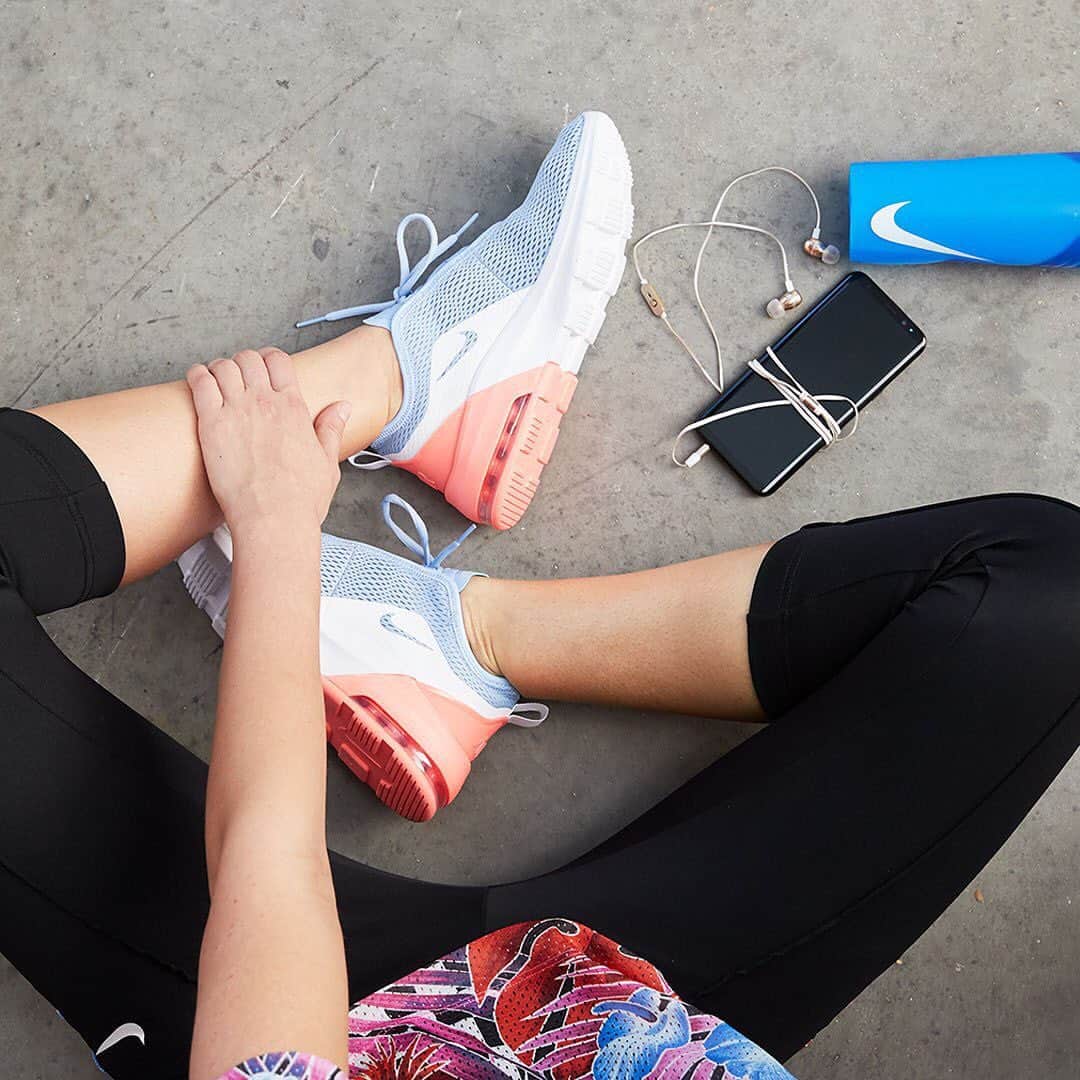 ロック&リパブリックのインスタグラム：「Our favorite Monday motivators? New sneakers ✔️Cute outfit ✔️ Perfect playlist ✔️#mondaymotivation #Kohls」