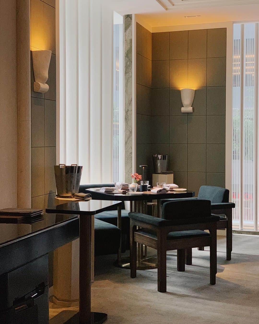 のインスタグラム：「the latest stunner from #josephdirand — @shun_nyc — is open now and the details are a sight for sore eyes. will post the food eye candy on stories 😋」