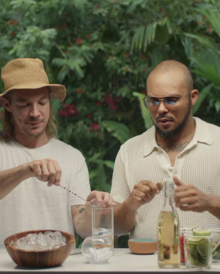 メジャー・レーザーのインスタグラム：「we're (slightly) better musicians than we are bartenders @bacardiusa #BacardiMojito #DoWhatMovesYou #Rum」