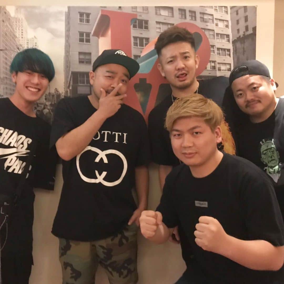 のインスタグラム：「水曜キャメロット決起集会 @ Queens Steak & Burger (渋谷) •••••••••••••••••••• 7月から毎週水曜日に @club_camelot  でプレイします🎶 皆さんお待ちしてますよ✌️ @black1002_ice_  ご馳走様でした🙏😋🥩 #tokyo #shibuya #camelot  #毎週水曜レギュラー」