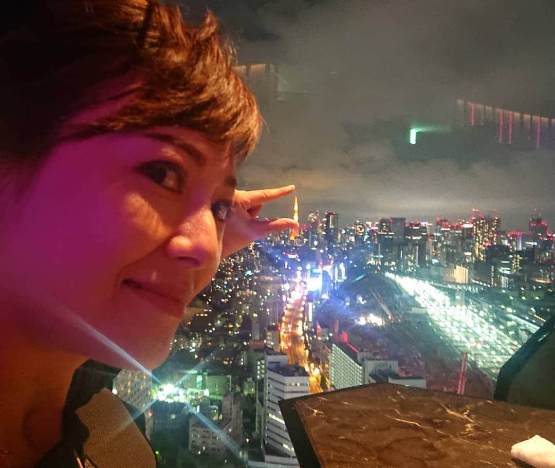 梅田陽子さんのインスタグラム写真 - (梅田陽子Instagram)「食べたり、つまんだり、乗せてみたり😀  #東京タワー#🗼#お決まりのアングル」7月1日 23時51分 - yokoumeda