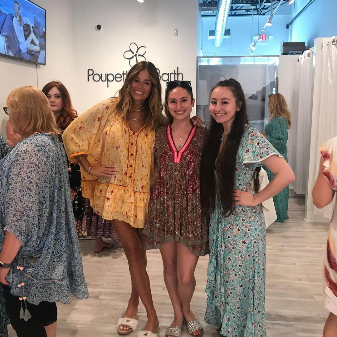 ケリー・キローレン・ベンサイモンさんのインスタグラム写真 - (ケリー・キローレン・ベンサイモンInstagram)「When my favorite St Barth’s beach dress store comes to Southampton, I have to stop by. How cute is my cotton beach poncho? Welcome @poupettestbarth to the Hamptons!!! Wearing my one of a kind slippers. DM for pricing. Please say hi to @carazaback @hayleyjustine @amandakkarr @ariel_lavalle @maryanna347 @revolvehair @tatiloveshair @purimabest @jessicabeierle @poupettestbarth @vpr_nyc 🌼」7月1日 23時47分 - kellybensimon