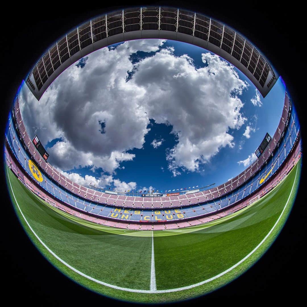 FCバルセロナさんのインスタグラム写真 - (FCバルセロナInstagram)「🌍 When your world is Barça 🔵🔴」7月1日 23時49分 - fcbarcelona