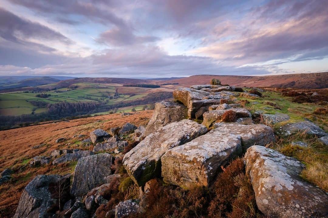 Fujifilm UKさんのインスタグラム写真 - (Fujifilm UKInstagram)「"One of my favourite locations in The Peak District. I rushed to get there and just managed it as the low sun in the late afternoon golden hour lit up the foreground rocks beautifully. I used the FUJIFILM XF10-24mmF4 wide angle lens to make the most of the foreground." Image captured by X-Photographer @ceupton  FUJIFILM X-T3 | XF10-24mmF4 | F11 | ISO 160 | 0.5"  #Fujifilm #XSeries #XT3 #FUJIFILMXT3 #PeakDistrict #Fujifilmx_uk #landscape #landscapephotography」7月2日 0時00分 - fujifilmuk