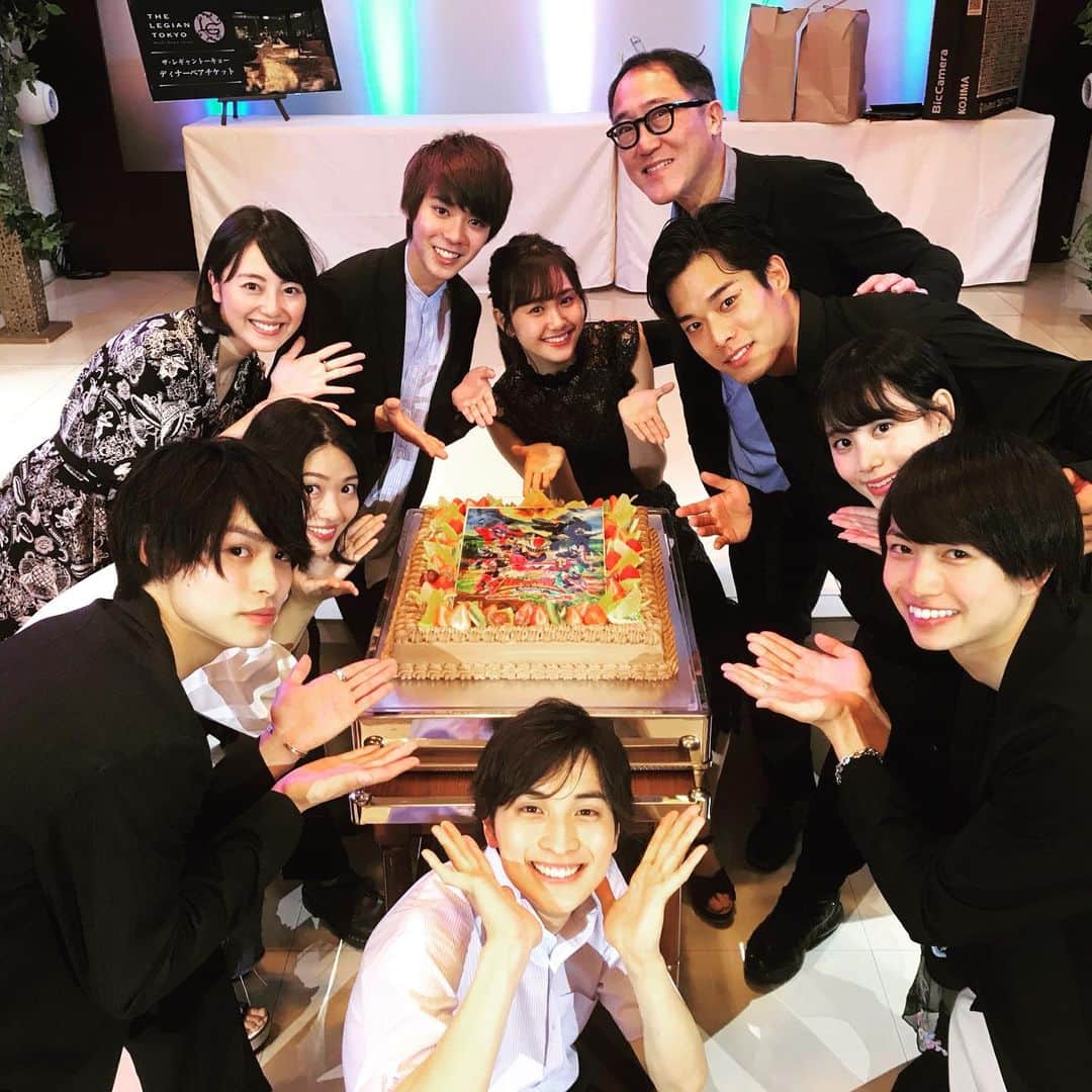 佐野史郎のインスタグラム：「騎士竜戦隊リュウソウジャー  TV版中打ち上げ&劇場版打ち上げ🎥 この作品に参加させていただき、本当に嬉しかったです🎶 https://www.tv-asahi.co.jp/ryusoul/」