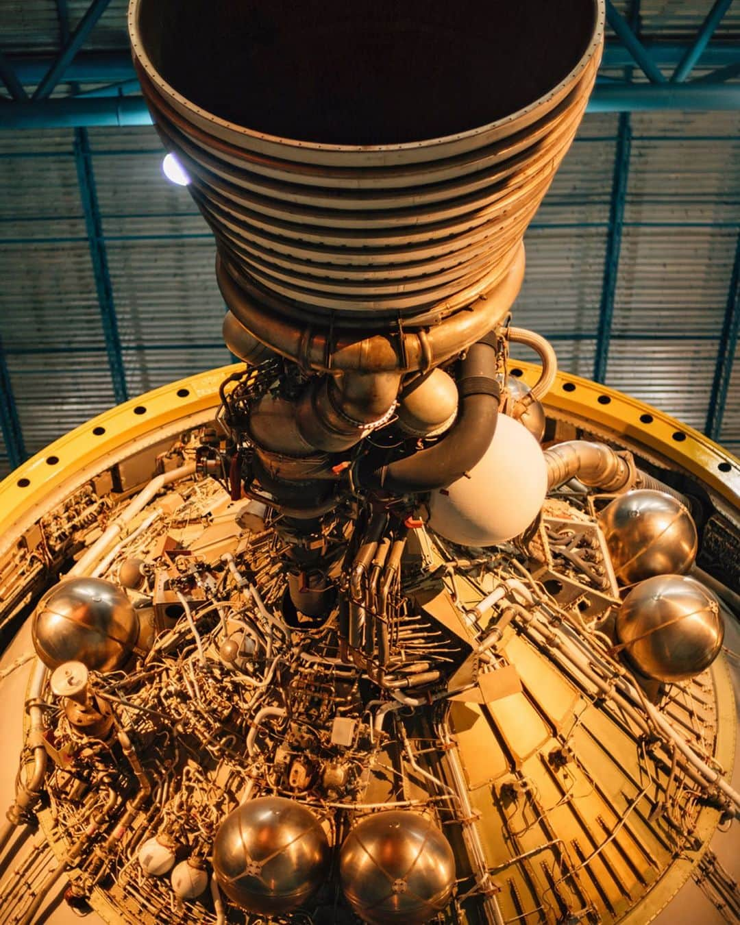 オメガさんのインスタグラム写真 - (オメガInstagram)「#Moonwatch Impressive and powerful! The original Saturn V at Kennedy Space Center.」7月1日 23時54分 - omega