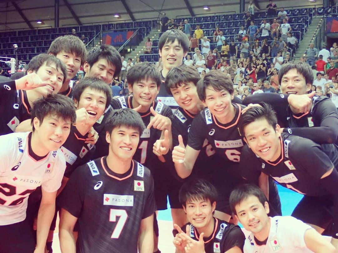 山本智大のインスタグラム：「VS 🇩🇪 3-2 WIN✨✨ ネーションズリーグ終わりました。 とても貴重な経験をさせていただきました もっと上を目指して頑張ります‼️ #VNL#7勝8敗#10位」